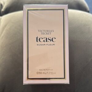Victoria's Secret Tease Sugar Fleur Eau de Parfum